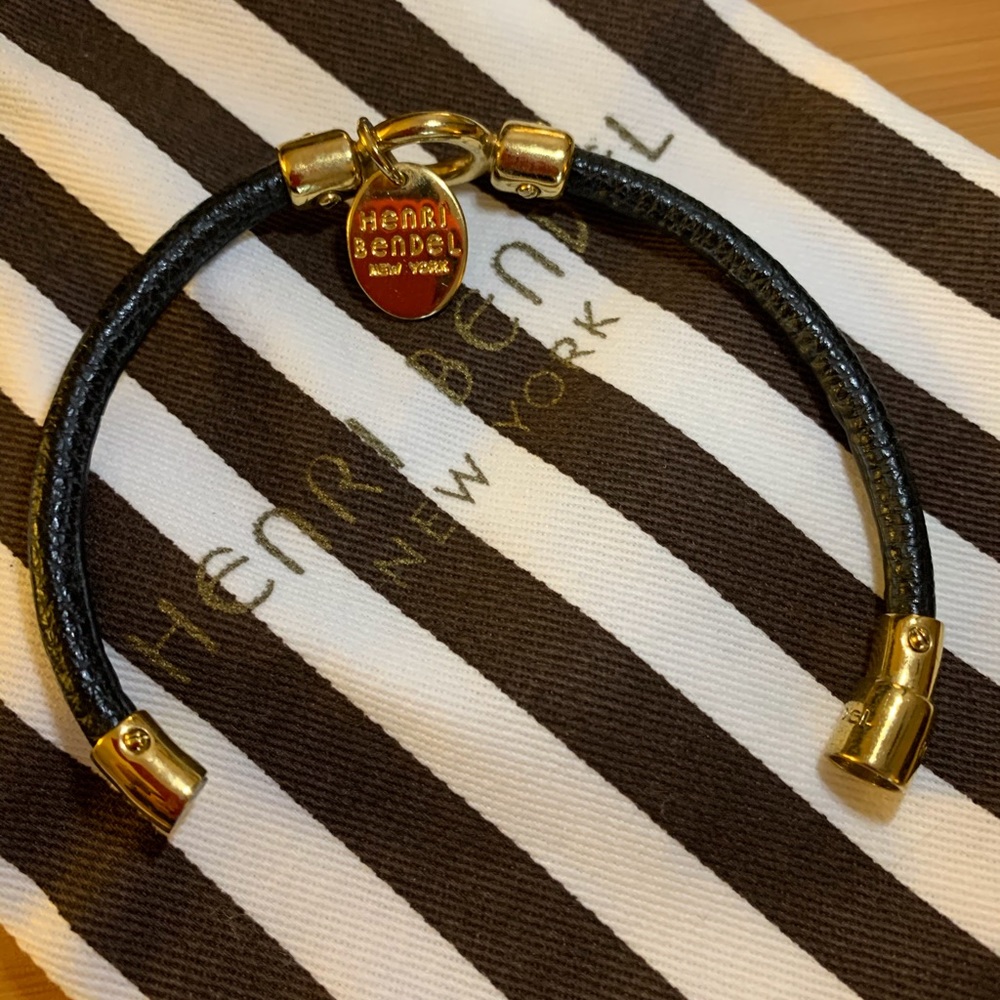Original Henry Bendel magnetic bracelet. - Picture 5 of 8